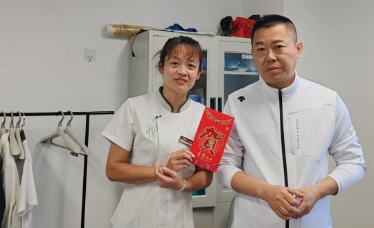 2024年9月13日，酒店，整个员工，发放中秋节福利_副本.jpg