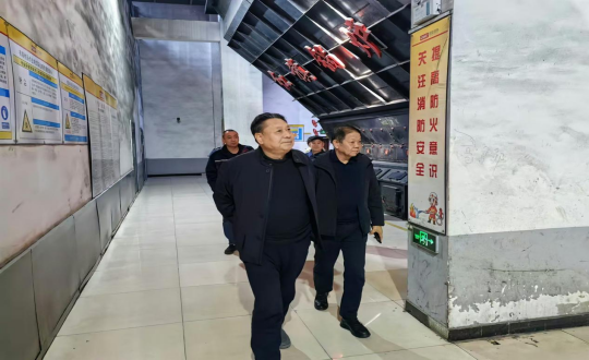 2024年11月18日，集团副董事马秉臣深刻供热总公司一线进行工作走访_副本.png